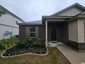6906 Emerald Valley in San Antonio, TX - Building Photo - Building Photo