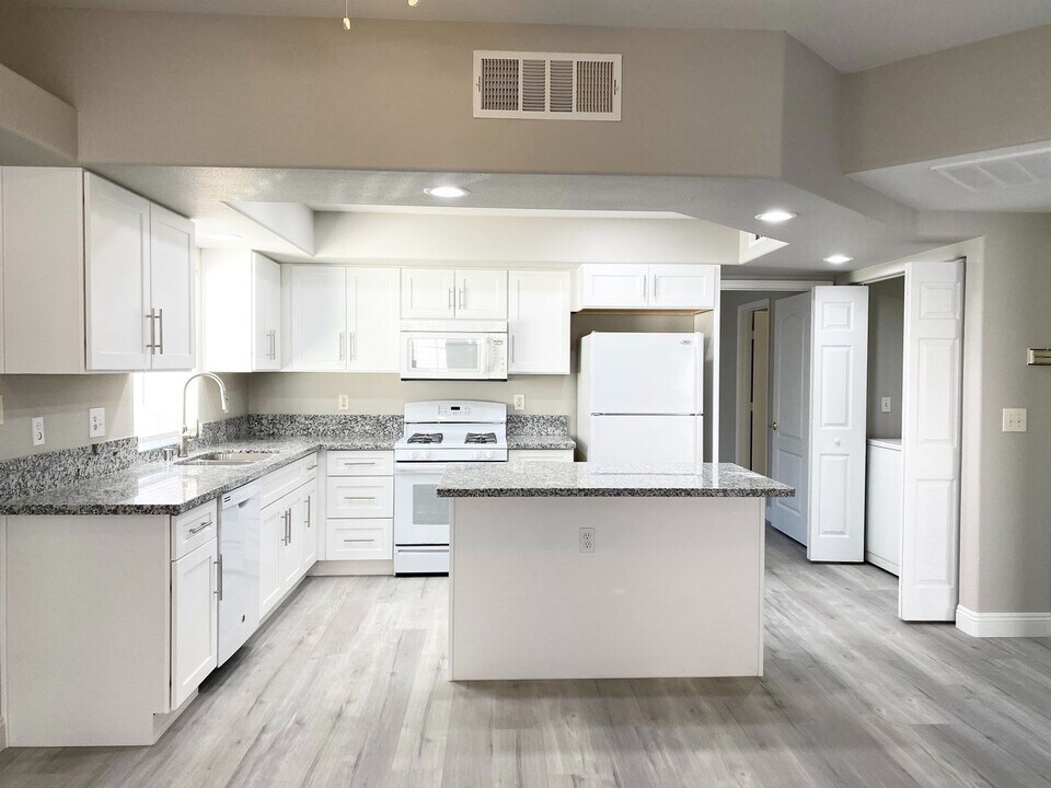 3601 Pintadas St-Unit -102 in Las Vegas, NV - Building Photo