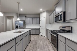 1101 Southwark Dr in Justin, TX - Building Photo