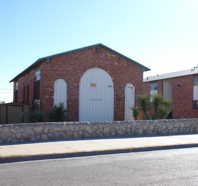 3606 Johnson Ave in El Paso, TX - Building Photo - Building Photo