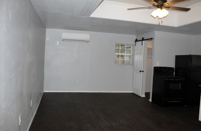 803 N East St in Belton, TX - Building Photo - Building Photo