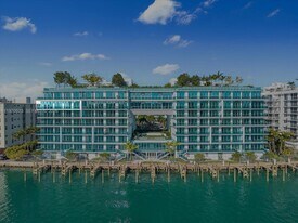 9201 E Bay Harbor Dr in Bay Harbor Islands, FL - Building Photo