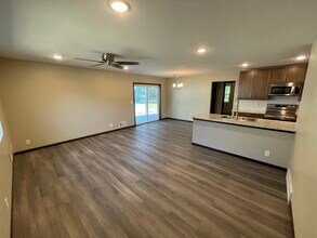 2213 Melanie Ln, Unit 2213 in Eau Claire, WI - Building Photo - Building Photo