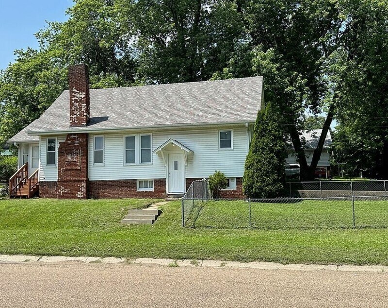 1015 A Ave E in Oskaloosa, IA - Building Photo