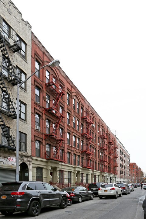 273 W 118th St in New York, NY - Building Photo