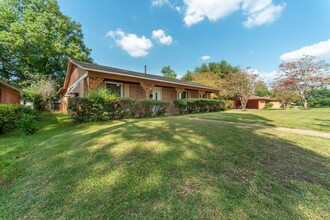 3902 Oakcrest St in Shreveport, LA - Building Photo - Building Photo