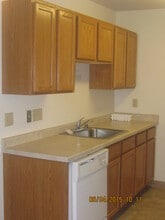 Riverwood Court Apartments in Milwaukee, WI - Foto de edificio - Building Photo