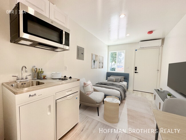 11955 Rochester Ave in Los Angeles, CA - Building Photo - Building Photo