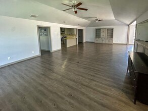 7178 Rolling Fork Dr in Dallas, TX - Building Photo - Building Photo