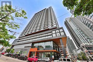 19 Western Battery Rd in Toronto, ON - Building Photo