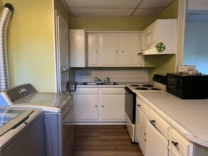 8 Vine Ln in Johnson City, TN - Building Photo - Building Photo