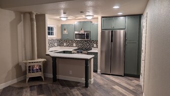 12630 Thomas Creek Rd in Reno, NV - Building Photo