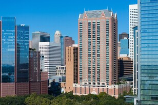 One Park Place in Houston, TX - Building Photo
