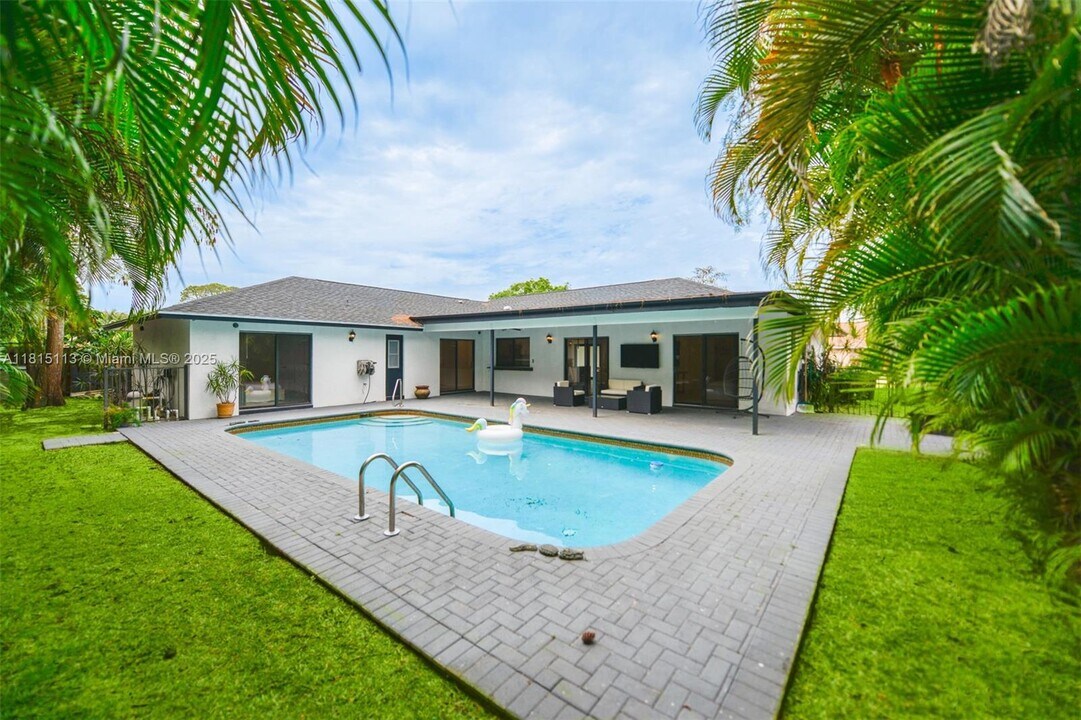 13526 Jonquil Pl in Wellington, FL - Building Photo