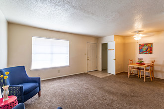 South Glen Apartments in Tulsa, OK - Building Photo - Interior Photo