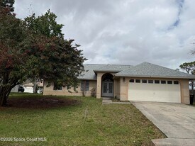 1337 Helvenston St NW in Palm Bay, FL - Building Photo