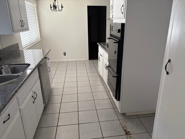 359 Sylvan Dr in Goleta, CA - Foto de edificio - Building Photo