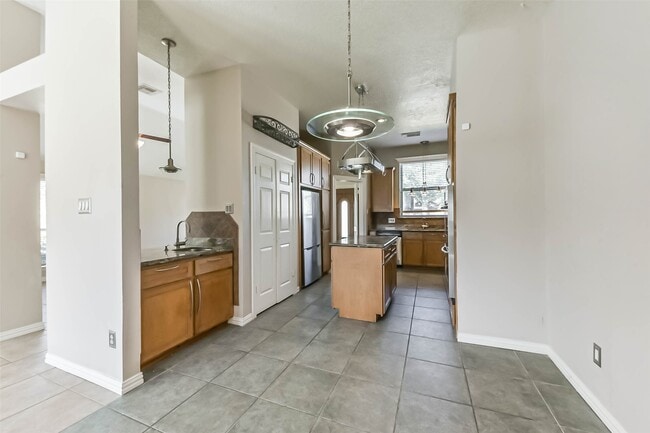 property at 2533 Potomac Dr