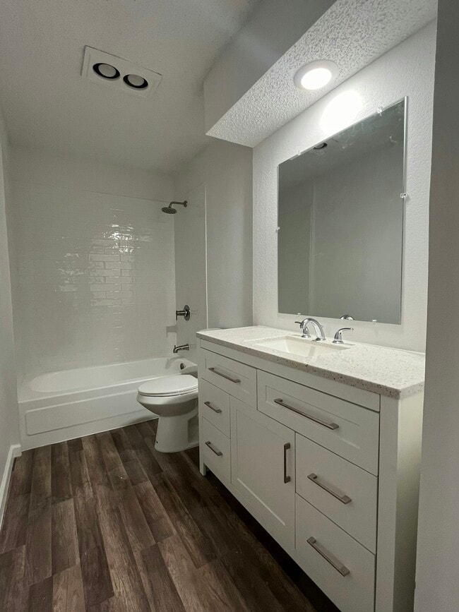 property at 6862 S Creek Dr