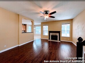 8603 Tioga Pass in Helotes, TX - Foto de edificio - Building Photo