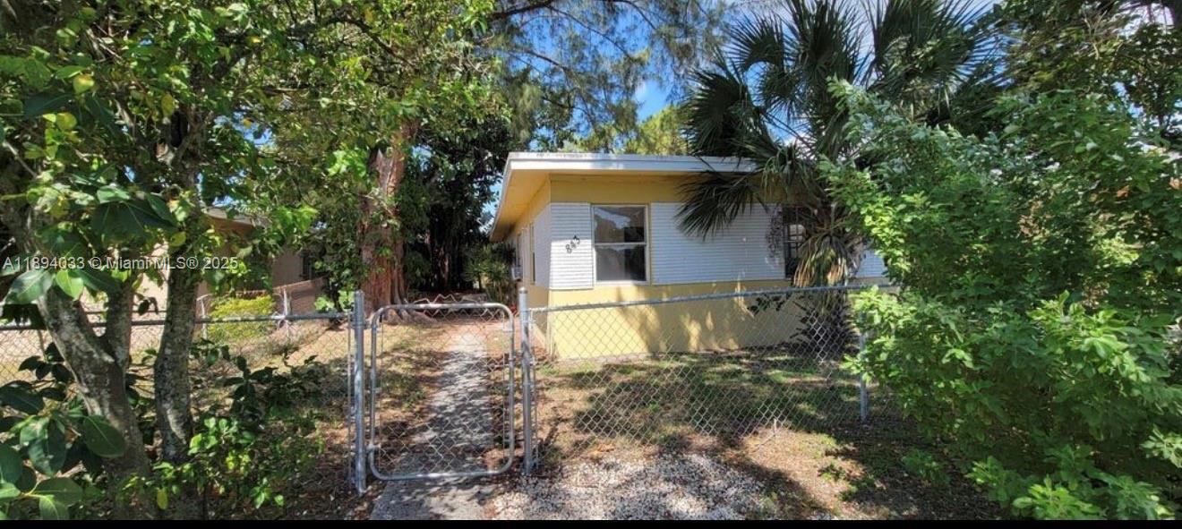 843 NW 13th Ave in Fort Lauderdale, FL - Building Photo