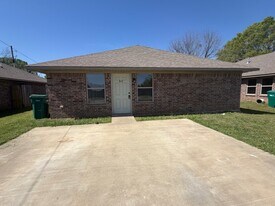 812 S Merrill St in New Boston, TX - Building Photo