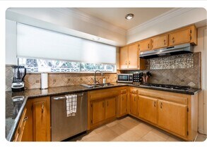 15707 Varden St in Encino, CA - Foto de edificio - Building Photo