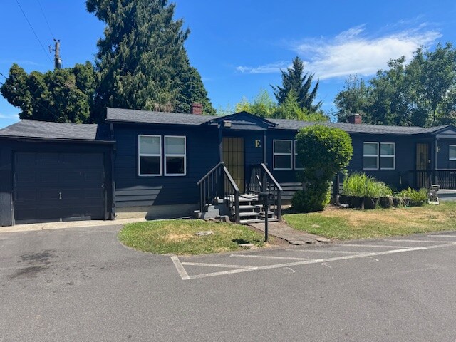 4344 NE Jarrett St in Portland, OR - Building Photo