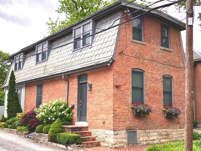 property at 669 S Grant Ave