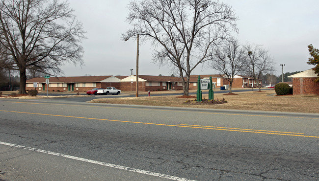 Johnson Court Apartments in Smithfield, NC - Building Photo - Building Photo