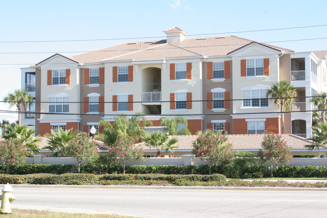 Monterey at Lake Seminole Condo in Seminole, FL - Building Photo