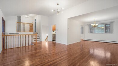 22 Marshall Ln in Westbury, NY - Building Photo - Building Photo