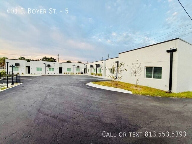 401 E Boyer St in Tarpon Springs, FL - Foto de edificio - Building Photo