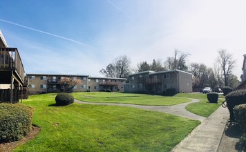 Driftwood Terrace Apartments in Milwaukie, OR - Building Photo - Building Photo