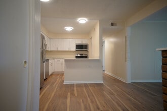 1205 Pleasant Run Dr in Wheeling, IL - Building Photo - Building Photo