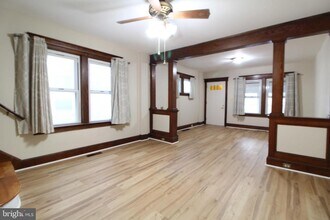 42 Bismarck Ave in Trenton, NJ - Building Photo - Building Photo