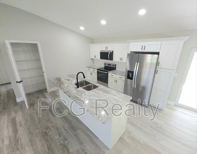 3328 W Naegelia Pl in Citrus Springs, FL - Building Photo - Building Photo