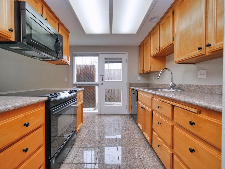22530 3rd St in Hayward, CA - Building Photo