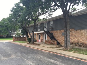 Palmwood Place Apartments in Denton, TX - Building Photo - Building Photo