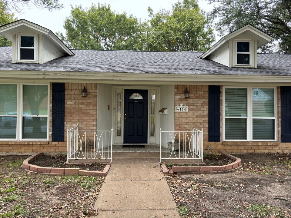 6164 Waco Way in Fort Worth, TX - Foto de edificio