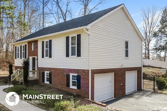 403 Twin Creeks Rd in Clemmons, NC - Foto de edificio - Building Photo