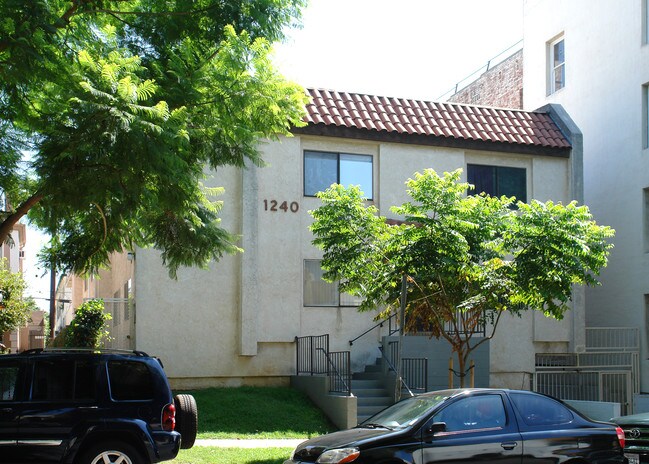 1240 N Flores St in West Hollywood, CA - Building Photo - Building Photo