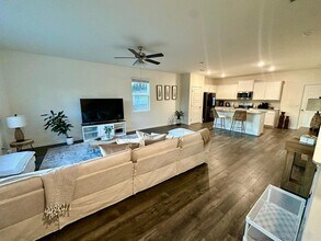 608 Gray Br Ct in Lawrenceville, GA - Foto de edificio - Building Photo