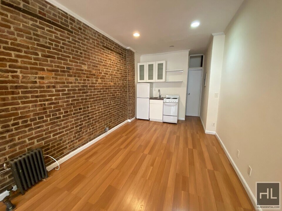 PINEAPPLE STREET in Brooklyn, NY - Building Photo