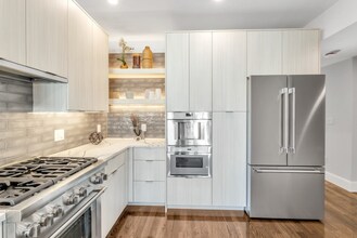 582 E Broadway, Unit 2 in Boston, MA - Building Photo - Building Photo