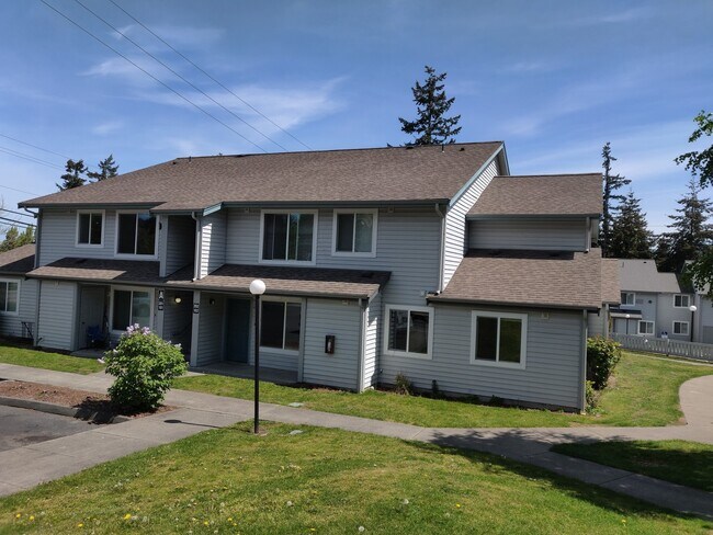 Harbor Heights (31 & 65 NW Crosby Ave) in Oak Harbor, WA - Building Photo - Building Photo