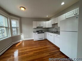 44 Estes St in Lynn, MA - Building Photo