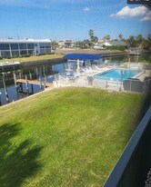 4520 SE 6th Pl in Cape Coral, FL - Building Photo