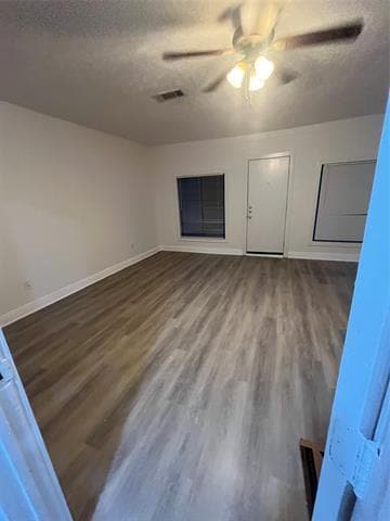 916 Tulip Trail in Mesquite, TX - Foto de edificio - Building Photo