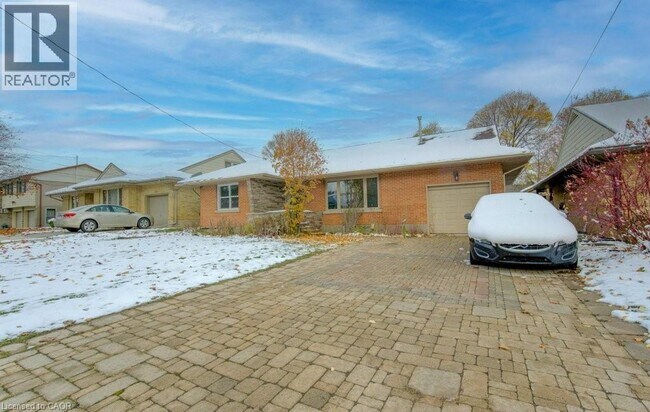 248 Dumfries Ave in Kitchener, ON - Building Photo - Building Photo